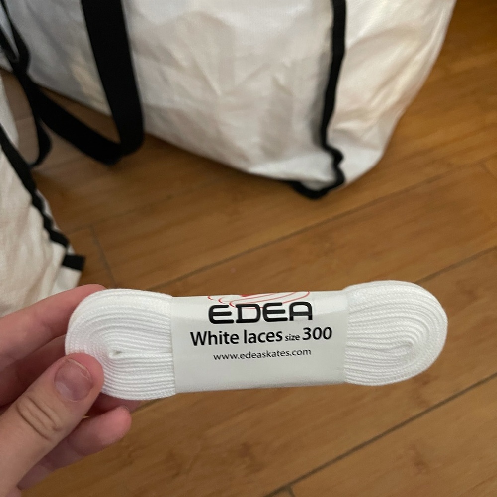Edea laces 300